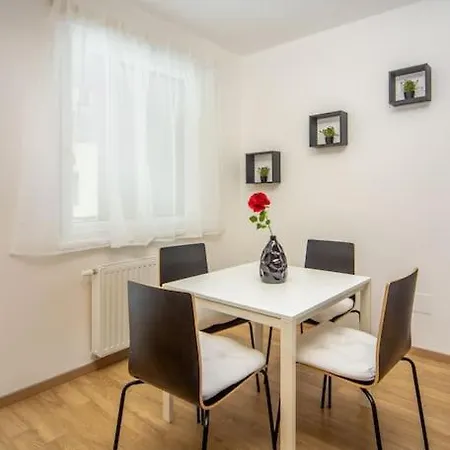 Grace Pine 1 Budapeszt