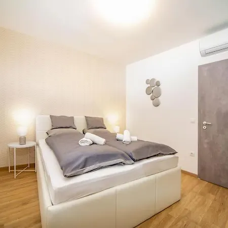Grace Pine 1 Apartment Budapest